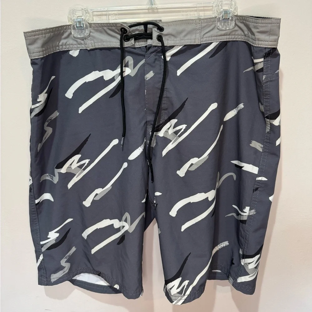 TAVIK Men's Gray Patterned‎ Swim Board Shorts Size 36